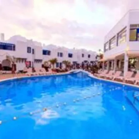 Lf With Well Connected, Beach, Pool Apartment *
