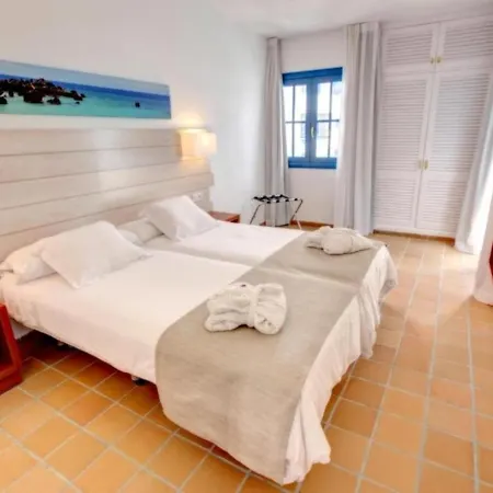 Apartment Lf With Well Connected, Beach, Pool